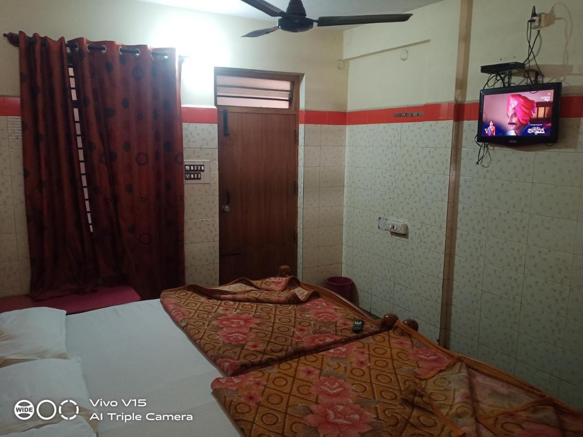 Sharada Kk Residency Villa Mysore Room photo